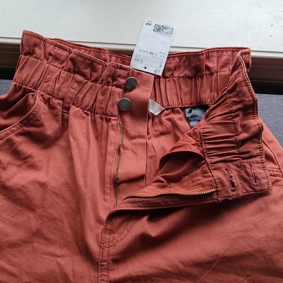 NWT H&M High Waisted Paperbag Shorts Size 4 - Picture 2 of 5